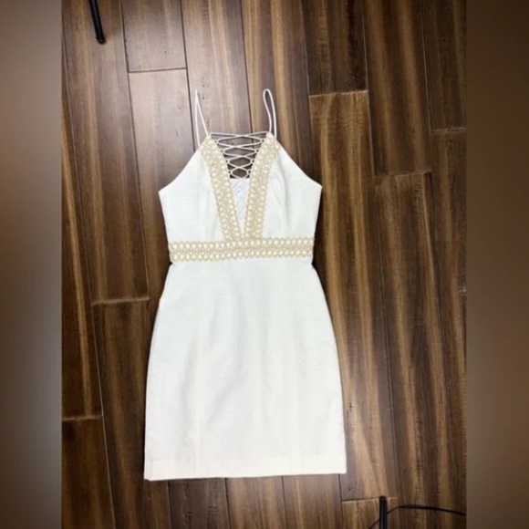 Lilly Pulitzer Dresses & Skirts - Lilly Pulitzer size 00 Lace Trista Dress White and Gold Knee Mini Length shift